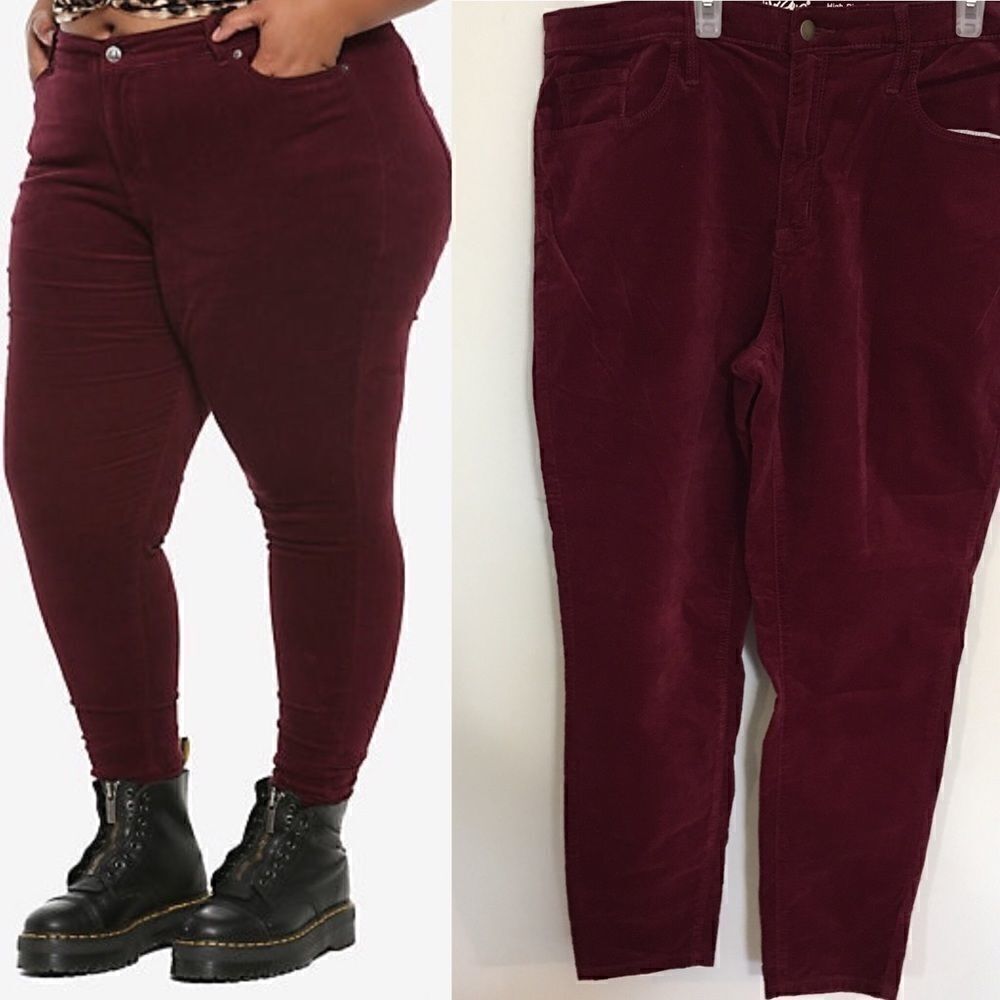 Mossimo Wine velvet skinny jeans! Plus‎